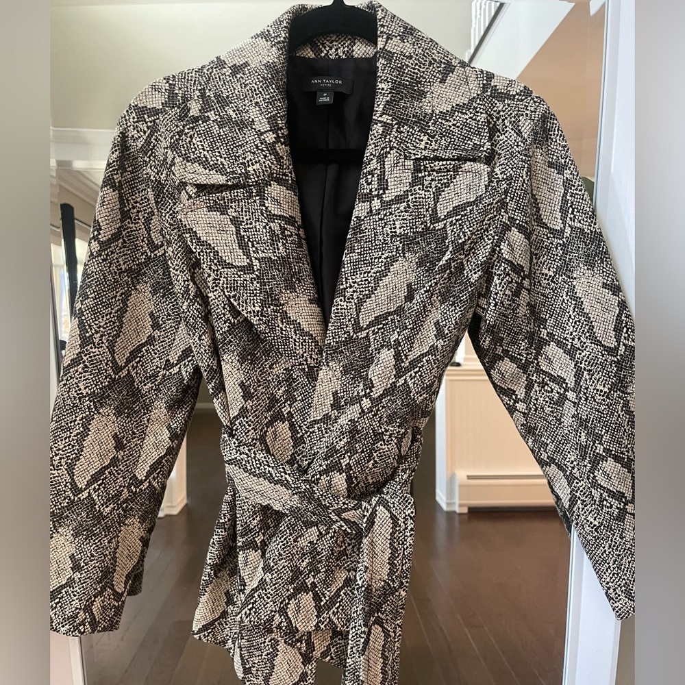 ANN TAYLOR PETITE SNAKE PRINT WRAP JACKET